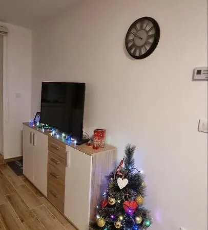 Διαμέρισμα Iznad Oblaka B02 *